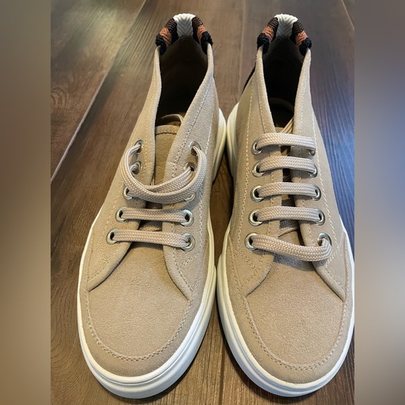 ITALEAU Wedge Suede Sneakers Taupe Size 8.5 says 8 but fits like 8.5.- t - Picture 2 of 9